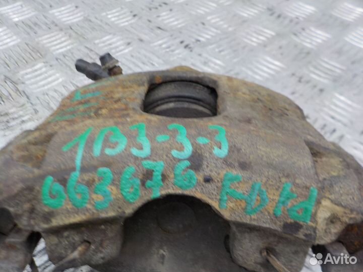 Суппорт тормозной передний правый Ford Fusion 2002