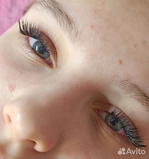 Модель на наращивание ресниц