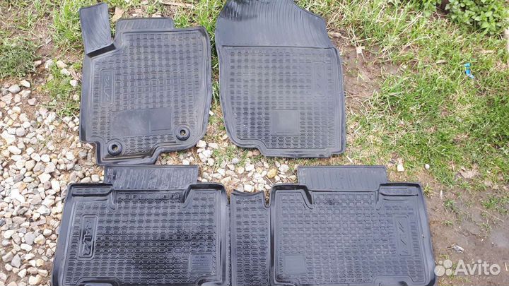 Автомобильные коврики резиновые