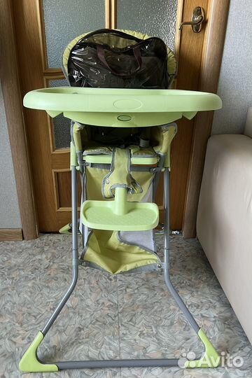 Стульчик для кормления с вещами