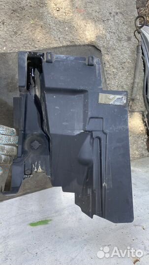 Воздуховод радиатора верхний Jaguar XF