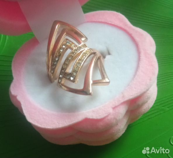 Перстень женский