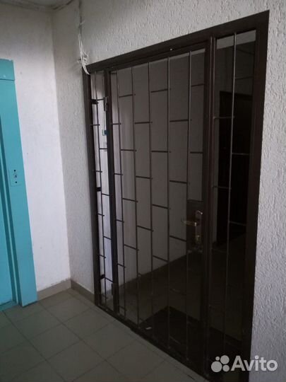 Дверь решотчетая(тамбурная). дверь на мусоропровод