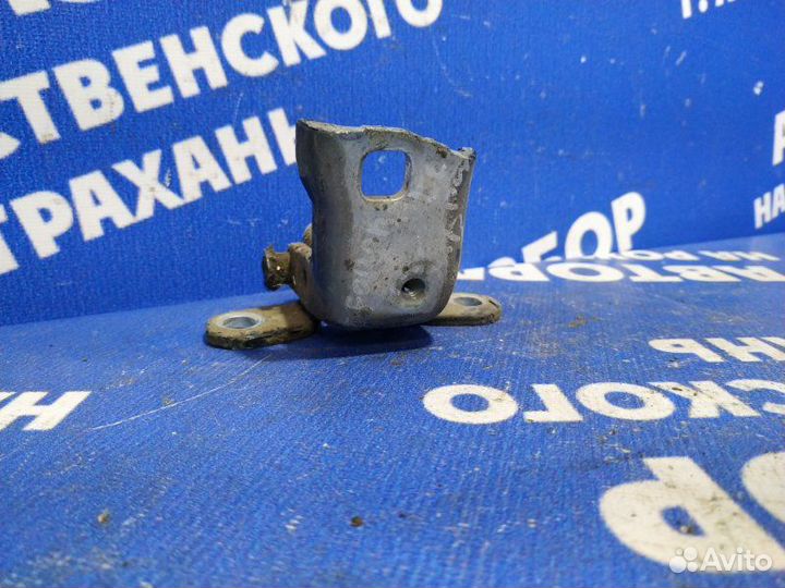 Петля двери Ford Maverick внедорожник GZ 2006