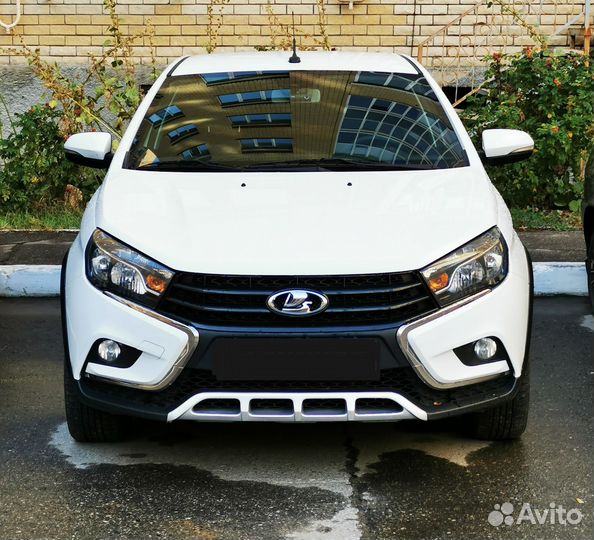 Накладка переднего бампера Лада Веста кросс