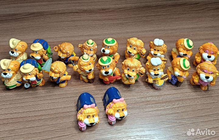 Наборы львы туристы из киндеров 90-х