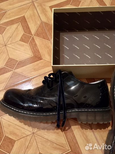 Ботинки лаковые женские