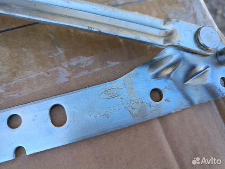 Петля крышки багажника новая Форд Фокус2 седан