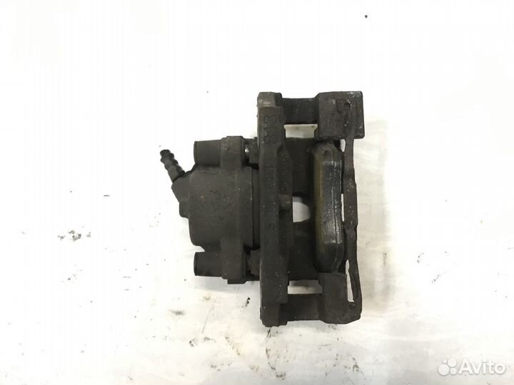 Суппорт передний левый правый бмв е90