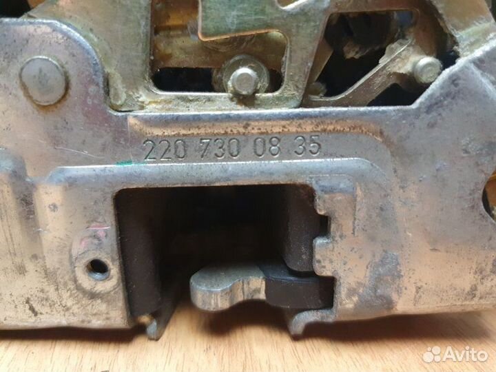 Замок двери задний правый Mercedes S-Class W220