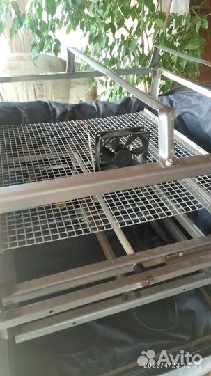 Продаю инкубатор тгб