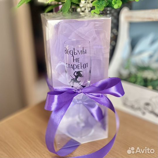 Бокал с надписью в упаковке