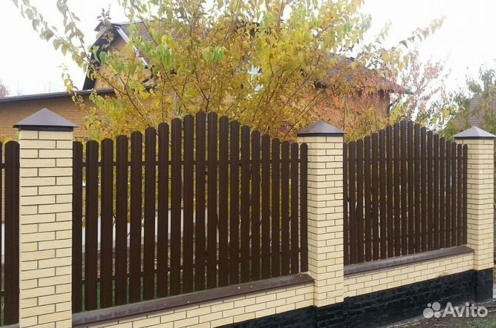 Забор из евроштакетника под ключ быстро