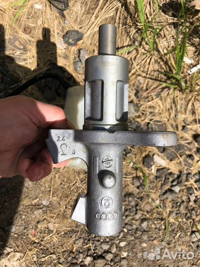 Цилиндр тормозной главный Audi