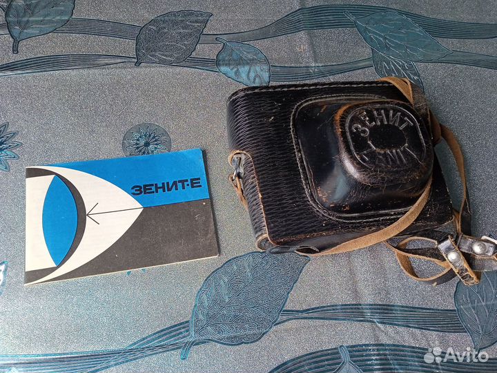 Фотоаппарат плёночный зеркальный 