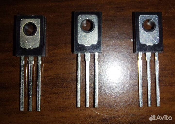Тиристоры C106MG 525