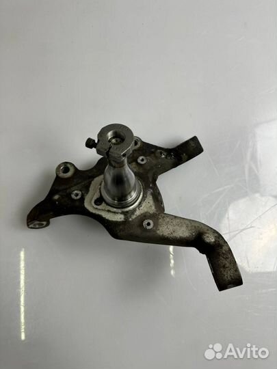 Кулак передний левый Mercedes-Benz CLS-Класс