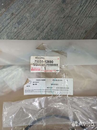 Молдинг лобового стекла toyota Corolla 150
