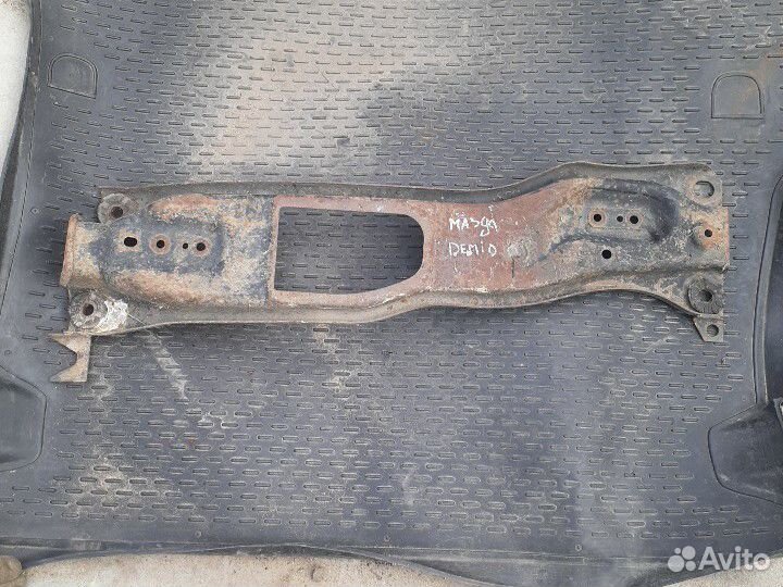 Балка передняя Мазда Демио 1