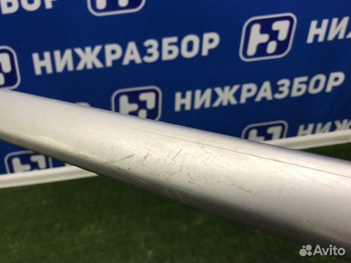 Молдинг двери передний левый Toyota Avensis 2