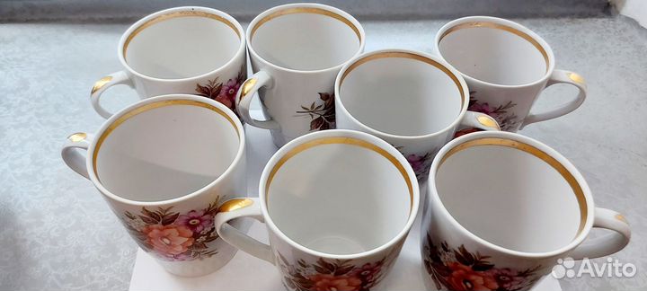 Заварочный чайник и кружки 