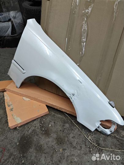 Крыло на toyota mark 2 100 правое