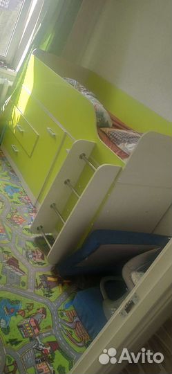 Детская кровать чердак со столом и шкафом