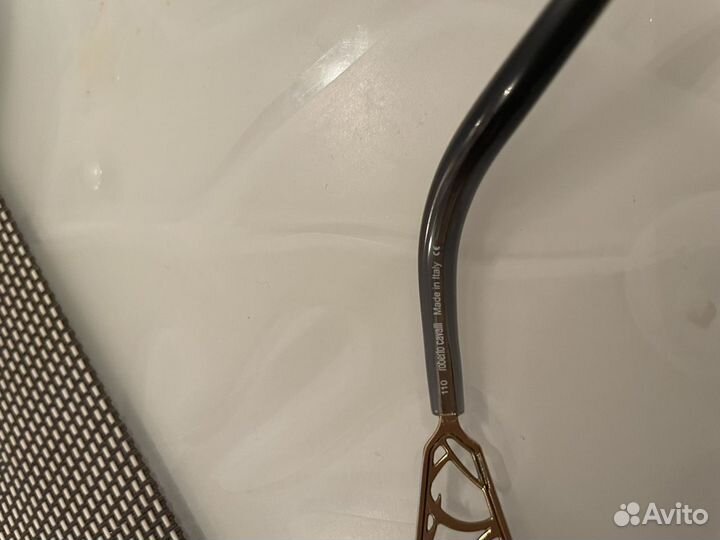 Очки солнцезащитные Roberto cavalli