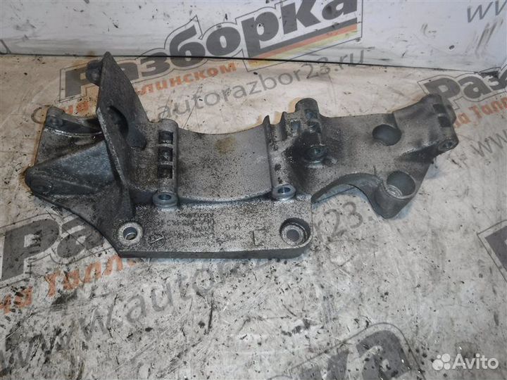 Кронштейн насоса гидроусилителя Volkswagen Golf