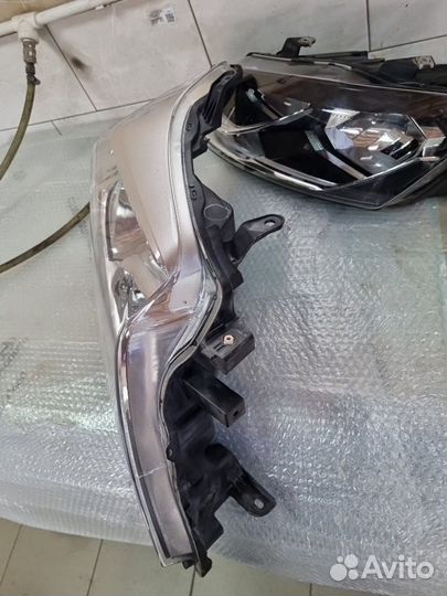 Правая фара Toyota Land Cruiser 150 Prado
