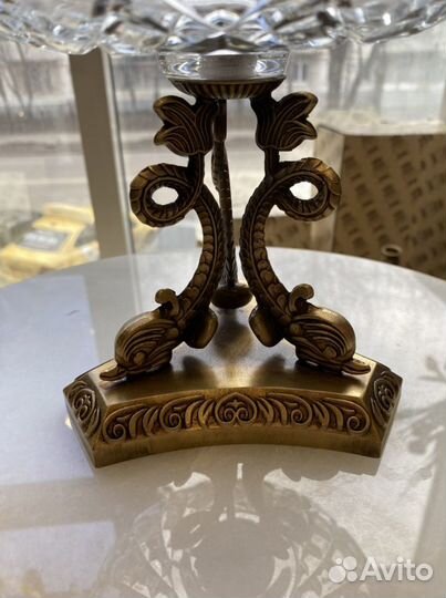 Ваза для конфет на бронзовой ножке