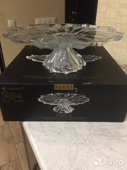 Тортница Lenardi на ножке