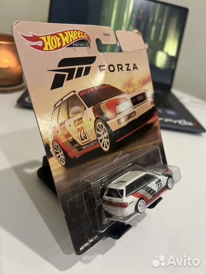 Hot Wheels Premium Audi Avant RS2