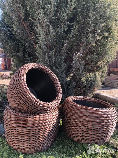 Кашпо из искусственного ротанга