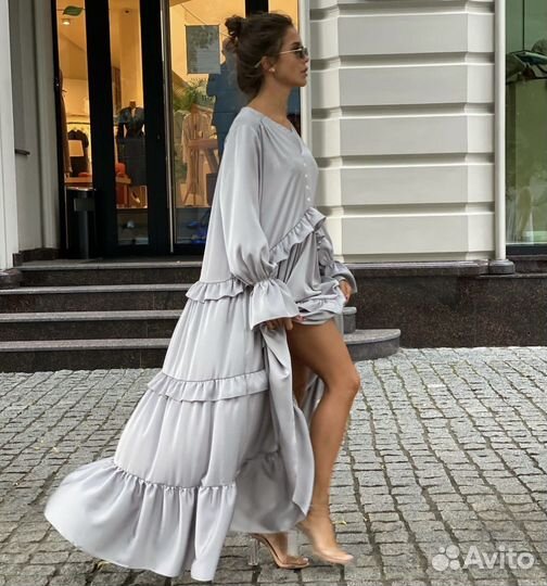 Платье из атласа