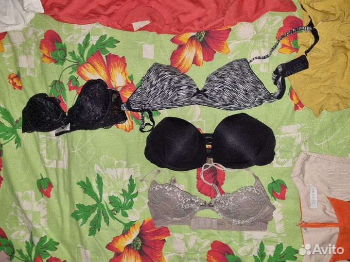 Отдам бесплатно женские вещи 42р