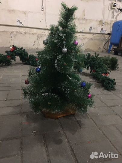 Елки искусственные, лапы и новогодние аксессуары