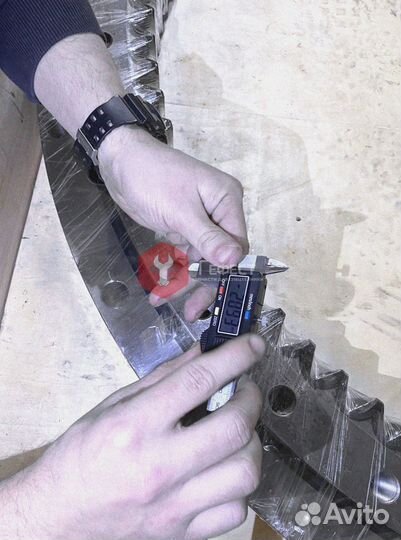 Опорно-поворотный круг R290LC-9 81N8-00023BG