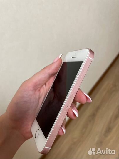 Телефон iPhone SE 32GB (безкам)