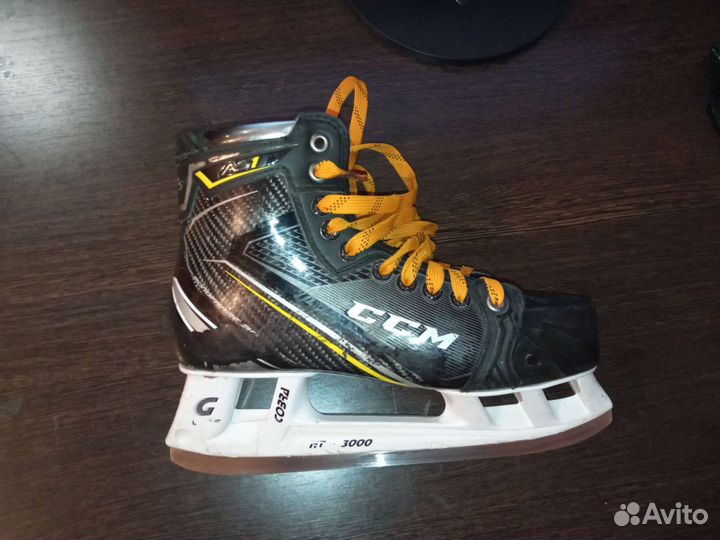 Коньки хоккейные