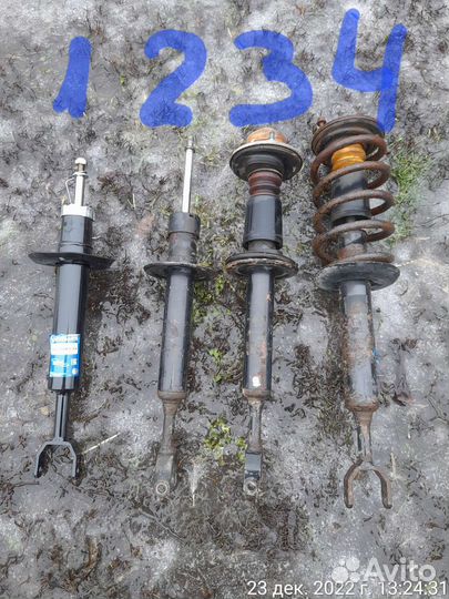 Стойки на Passat B5+