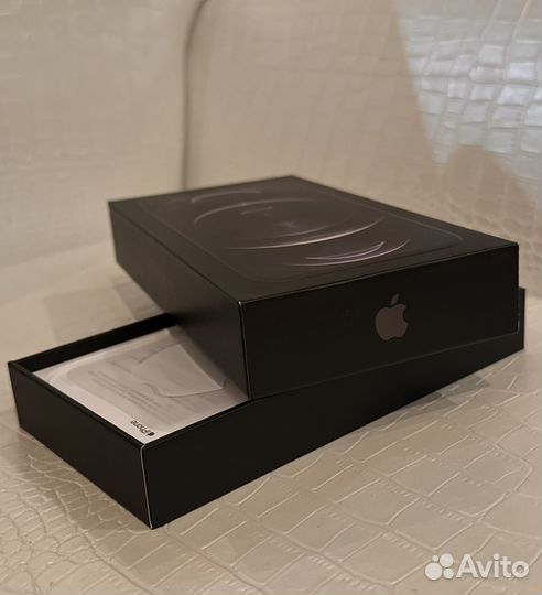 Коробка от iPhone 12 pro