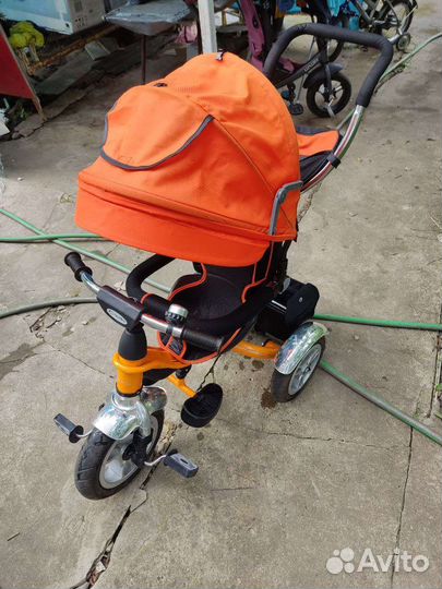 Трехколесный велосипед с родительской ручкой