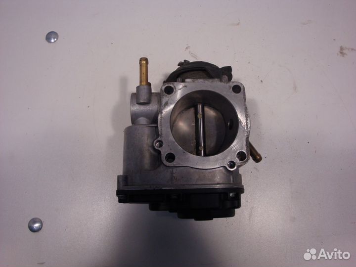 Дроссельная заслонка VW Golf 06A133064J