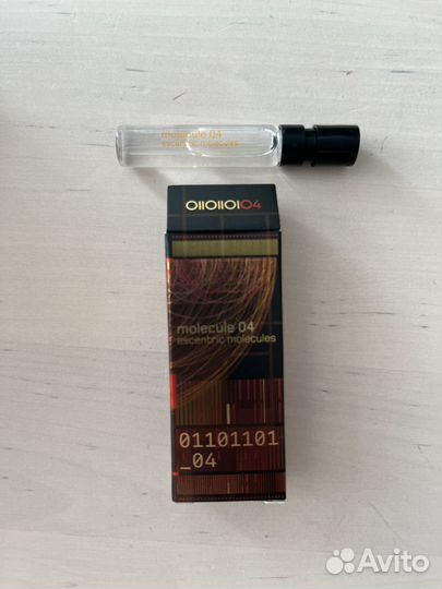 Escentric molecules 04