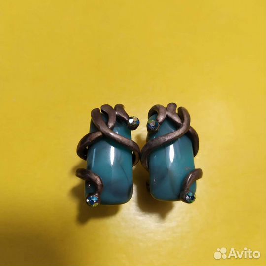 Старинные серьги с камнем