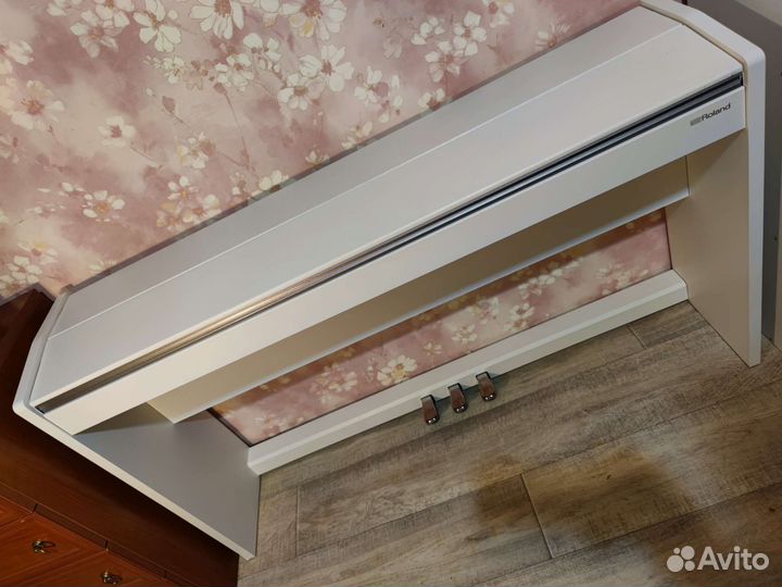 Цифровое пианино Roland F-140 WH (Япония)