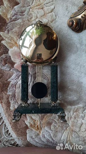 Часы настольные каминные и подсвечники