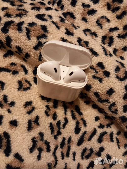 Наушники и кейс apple airpods 1 оригинал