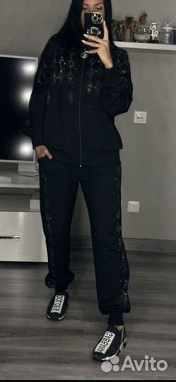 Костюм спортивный большого размера в стразах